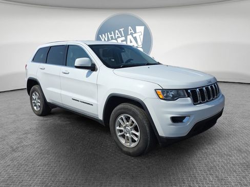 Used 2018 Jeep Grand Cherokee Laredo image 1