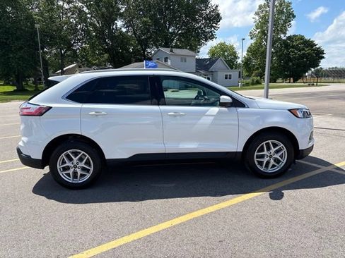 Certified 2024 Ford Edge SEL w/ Convenience Package AWD/4WD image 2
