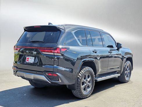 Used 2025 Lexus LX 700h Overtrail w/ Accessory Package (Z1) AWD/4WD image 5