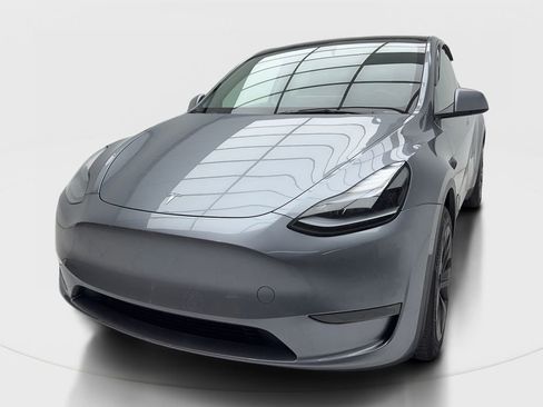 Used 2025 Tesla Model Y Long Range AWD/4WD image 4