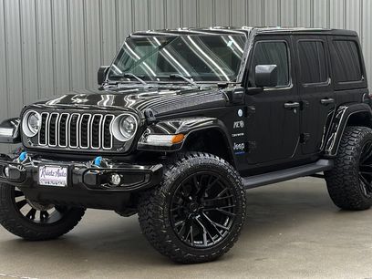 Used 2024 Jeep Wrangler Unlimited Sahara w/ Technology Group