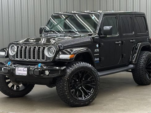 Used 2024 Jeep Wrangler Unlimited Sahara w/ Technology Group AWD/4WD image 1