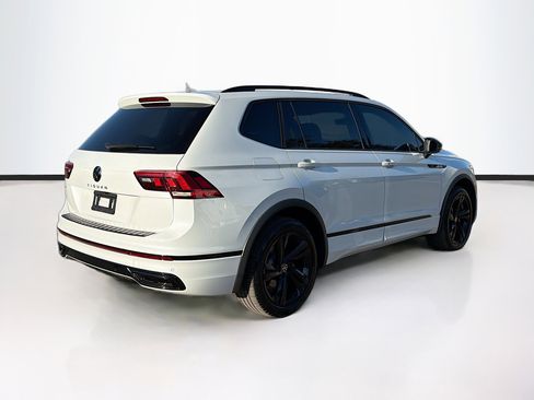 Used 2023 Volkswagen Tiguan SE R-Line image 3