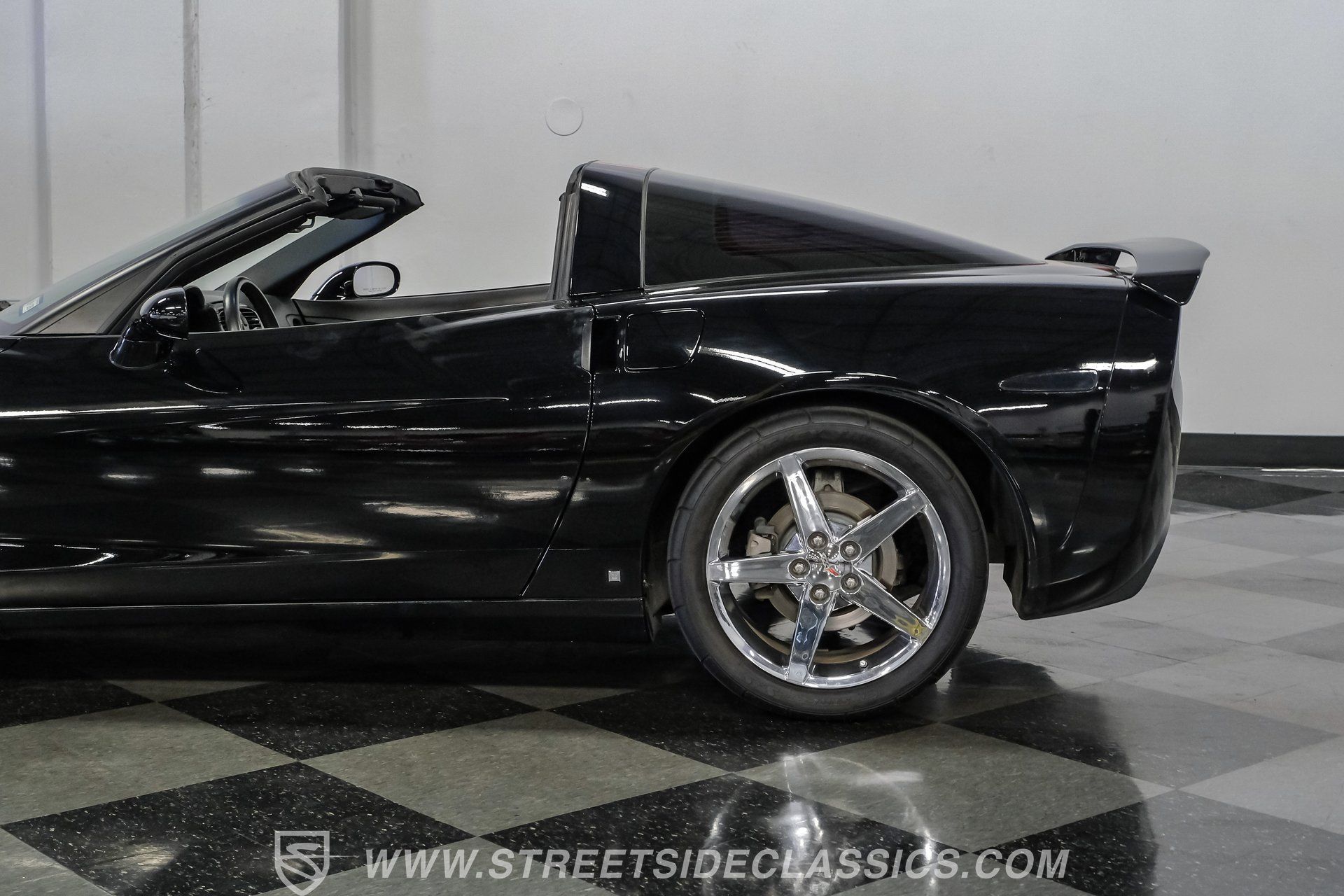 Used 2008 Chevrolet Corvette Coupe w/ Preferred Equipment Group RWD image 24