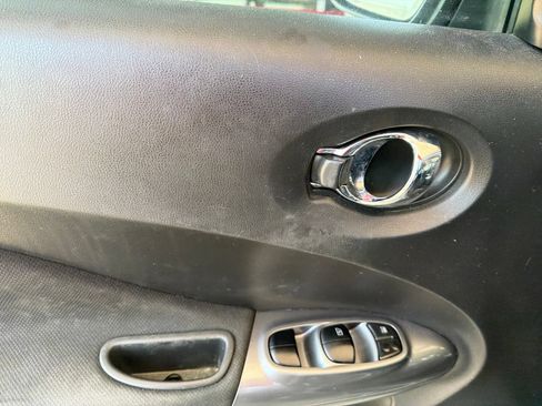 Used 2015 Nissan Juke S FWD image 5