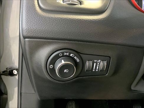 Used 2019 Jeep Compass Trailhawk AWD/4WD image 32