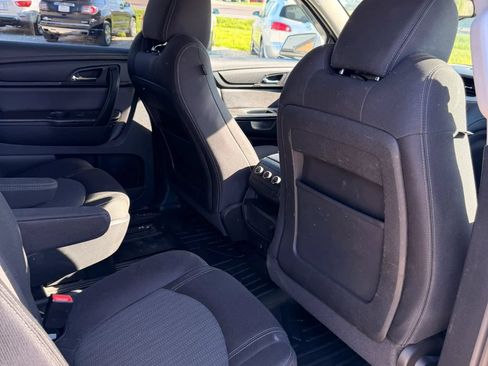 Used 2017 Chevrolet Traverse LT w/ Style and Technology Package FWD image 22