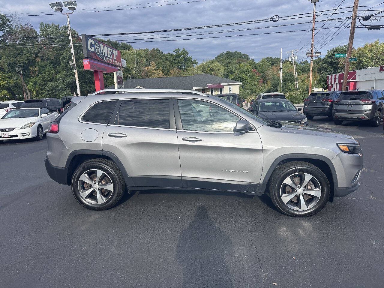 Used 2019 Jeep Cherokee Limited AWD/4WD image 3