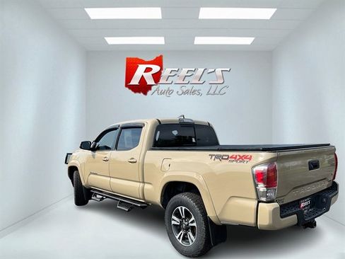 Used 2017 Toyota Tacoma TRD Sport w/ Tow Package image 10