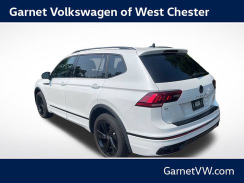 Used 2023 Volkswagen Tiguan SE R-Line AWD/4WD image 3