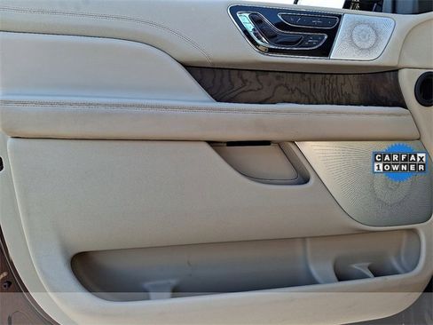 Used 2019 Lincoln Navigator L Reserve image 12
