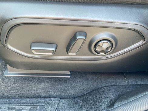Used 2025 Jeep Grand Cherokee Laredo RWD image 24