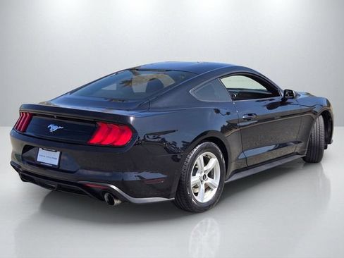 Used 2018 Ford Mustang Coupe RWD image 4
