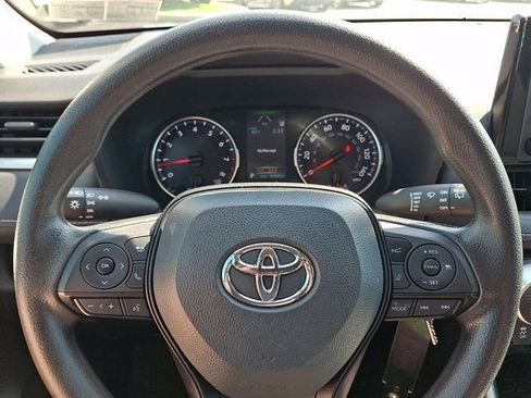 Used 2022 Toyota RAV4 LE FWD image 23