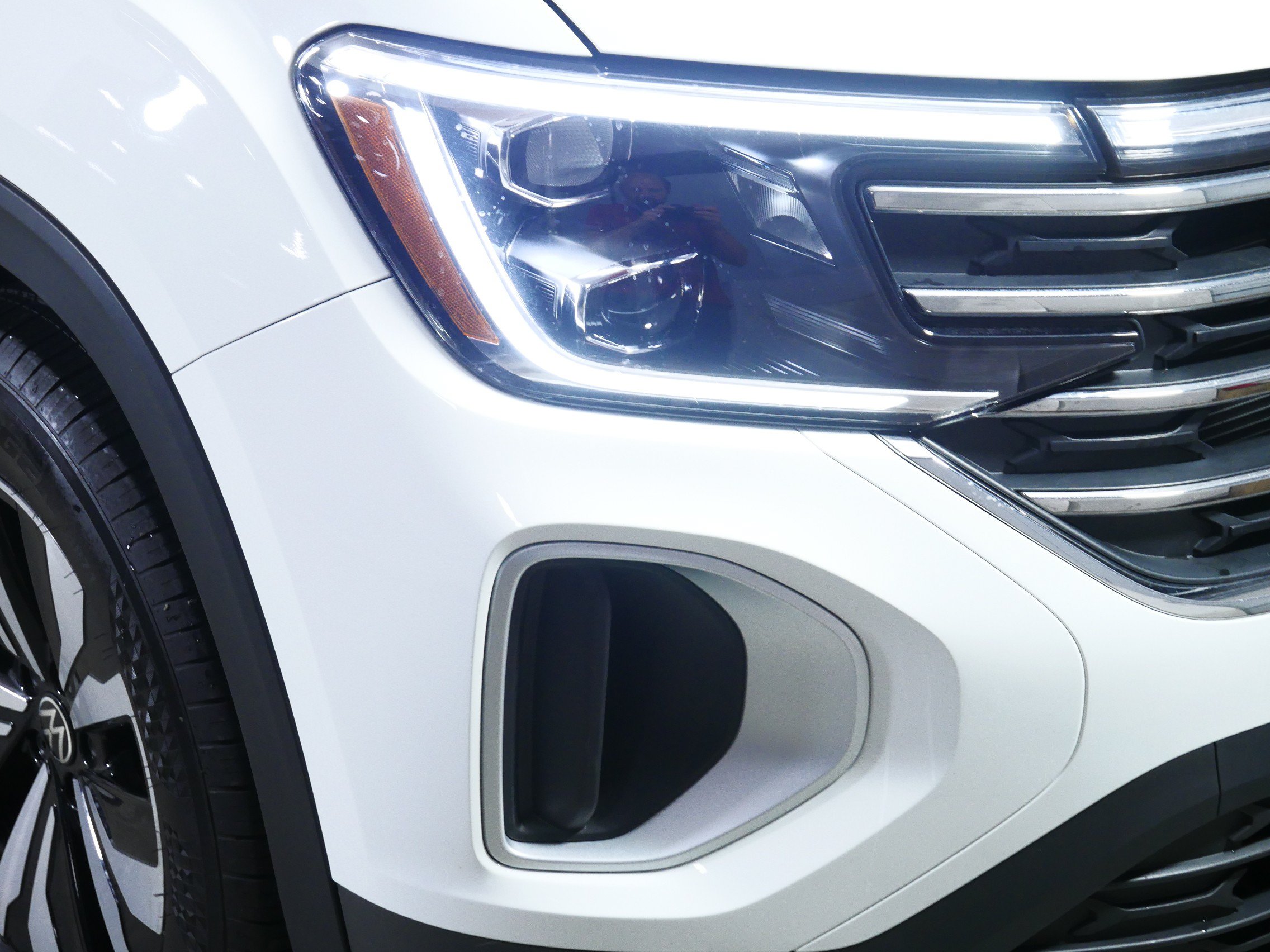 Used 2025 Volkswagen Atlas SE AWD/4WD image 16