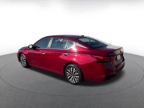 Used 2025 Nissan Altima 2.5 SV image 8