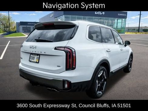 Used 2024 Kia Telluride EX w/ EX Captain's Chair Package AWD/4WD image 8