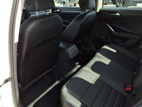 Certified 2022 Volkswagen Jetta SE image 22