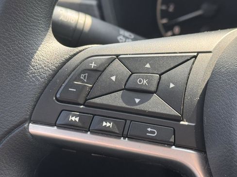 Used 2025 Nissan Altima 2.5 SV image 8