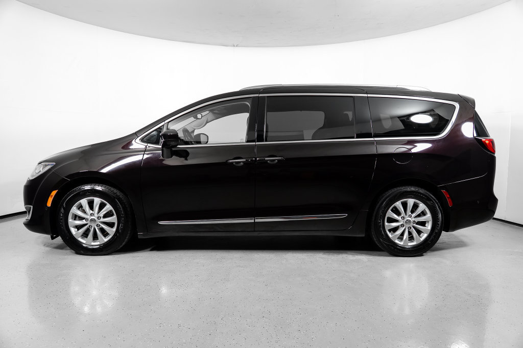 Used 2018 Chrysler Pacifica Touring-L w/ Advanced Safetytec Group FWD image 13