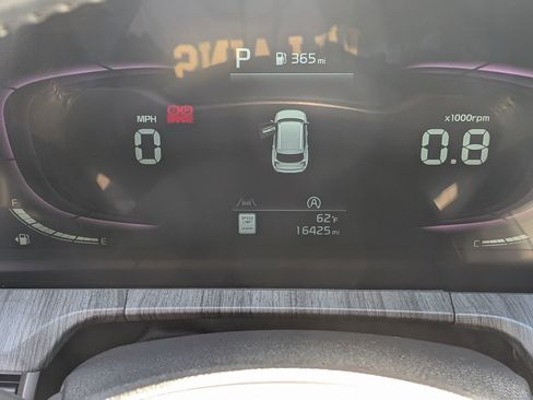 Used 2024 Kia Telluride EX w/ EX Captain's Chair Package image 24