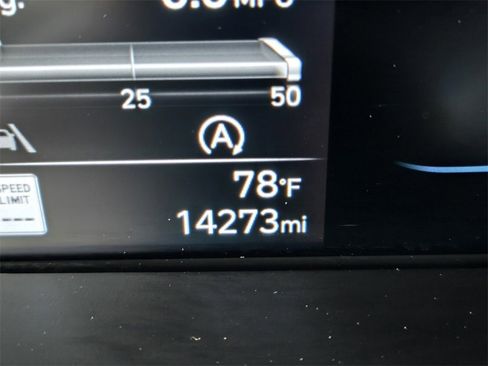 Certified 2025 Hyundai Elantra SE image 25