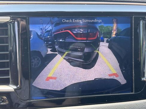 Used 2019 Chrysler Pacifica Touring-L FWD image 26