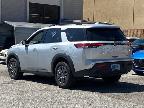 Used 2024 Nissan Pathfinder SV FWD image 4