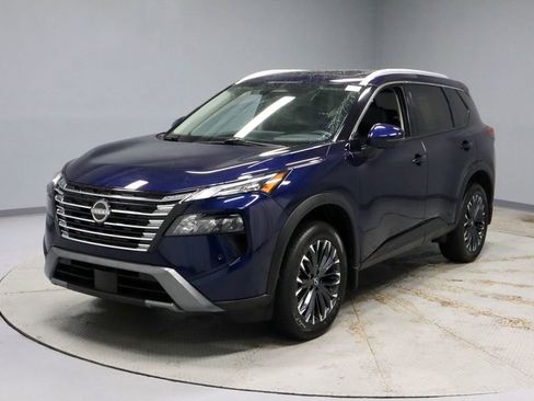 Certified 2025 Nissan Rogue SL w/ Tech Package AWD/4WD image 8