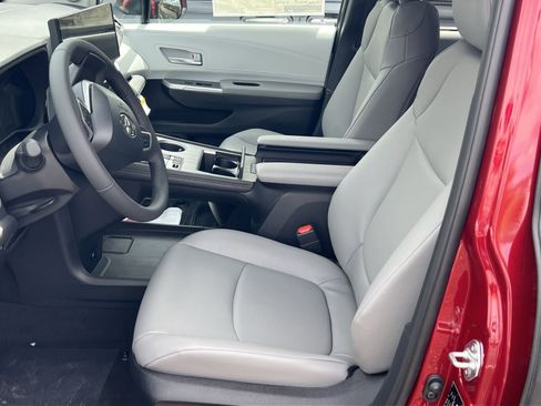 New 2026 Toyota Sienna XLE AWD/4WD image 7