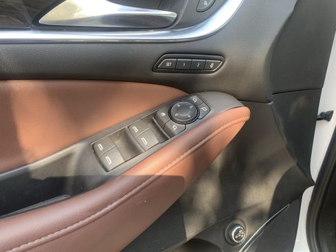Used 2021 Buick Enclave Avenir w/ Avenir Technology Package FWD image 17