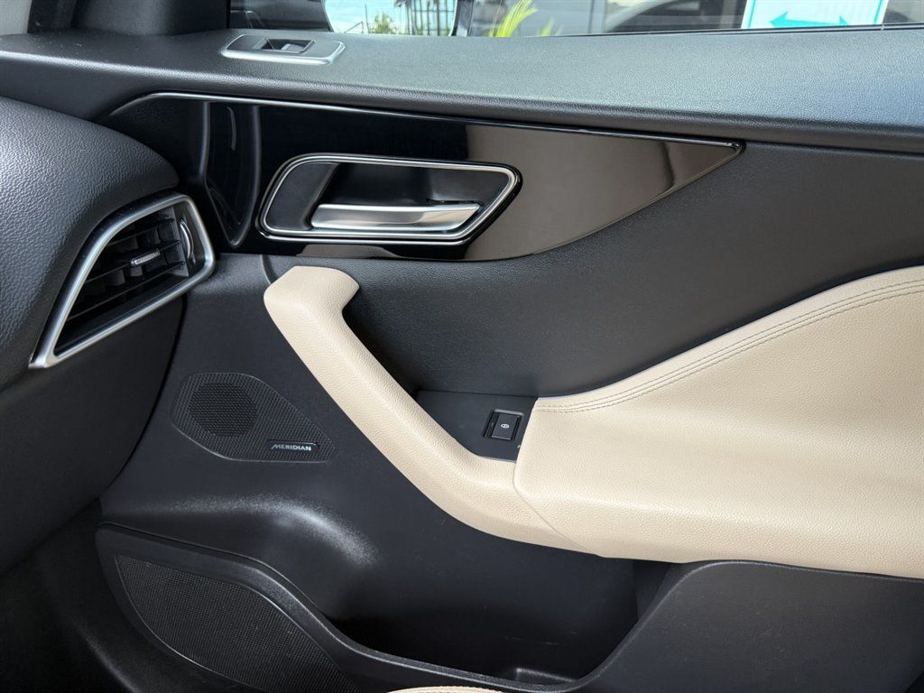 Used 2018 Jaguar F-PACE Premium AWD/4WD image 29