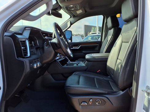 Used 2025 GMC Sierra 3500 Denali image 12