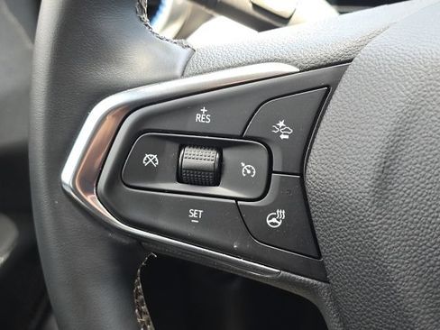 Used 2024 Chevrolet Trax LT w/ Sunroof Package FWD image 35
