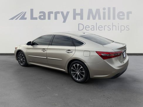 Used 2016 Toyota Avalon XLE Premium image 3