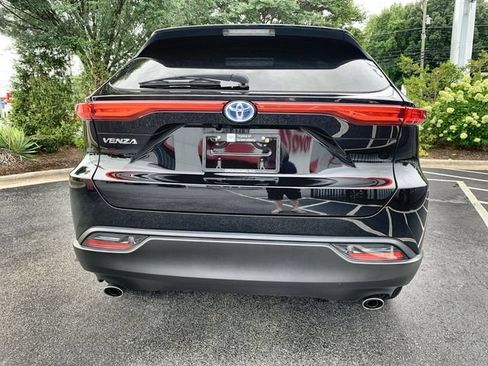 Used 2023 Toyota Venza LE AWD/4WD image 7