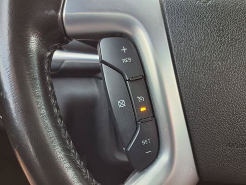 Used 2017 Chevrolet Traverse LT w/ Style and Technology Package FWD image 11