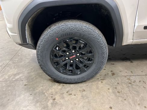 New 2026 GMC Canyon Elevation w/ Convenience Package image 15