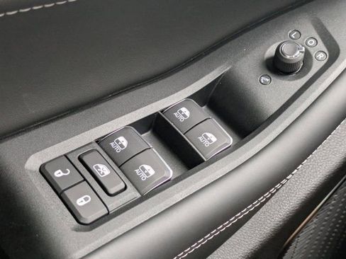 New 2025 Jeep Grand Cherokee Overland w/ Luxury Tech Group IV image 21