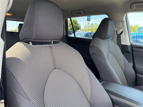 Used 2023 Toyota Highlander LE image 37