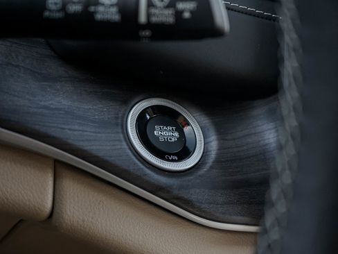 Used 2022 Jeep Grand Cherokee L Limited w/ Luxury Tech Group II image 23