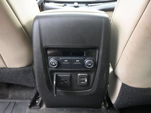 Used 2018 Buick Enclave Essence AWD/4WD image 25
