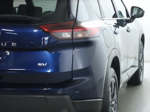 Used 2024 Nissan Rogue SV FWD image 44