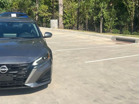 Used 2023 Nissan Altima 2.5 SL FWD image 3