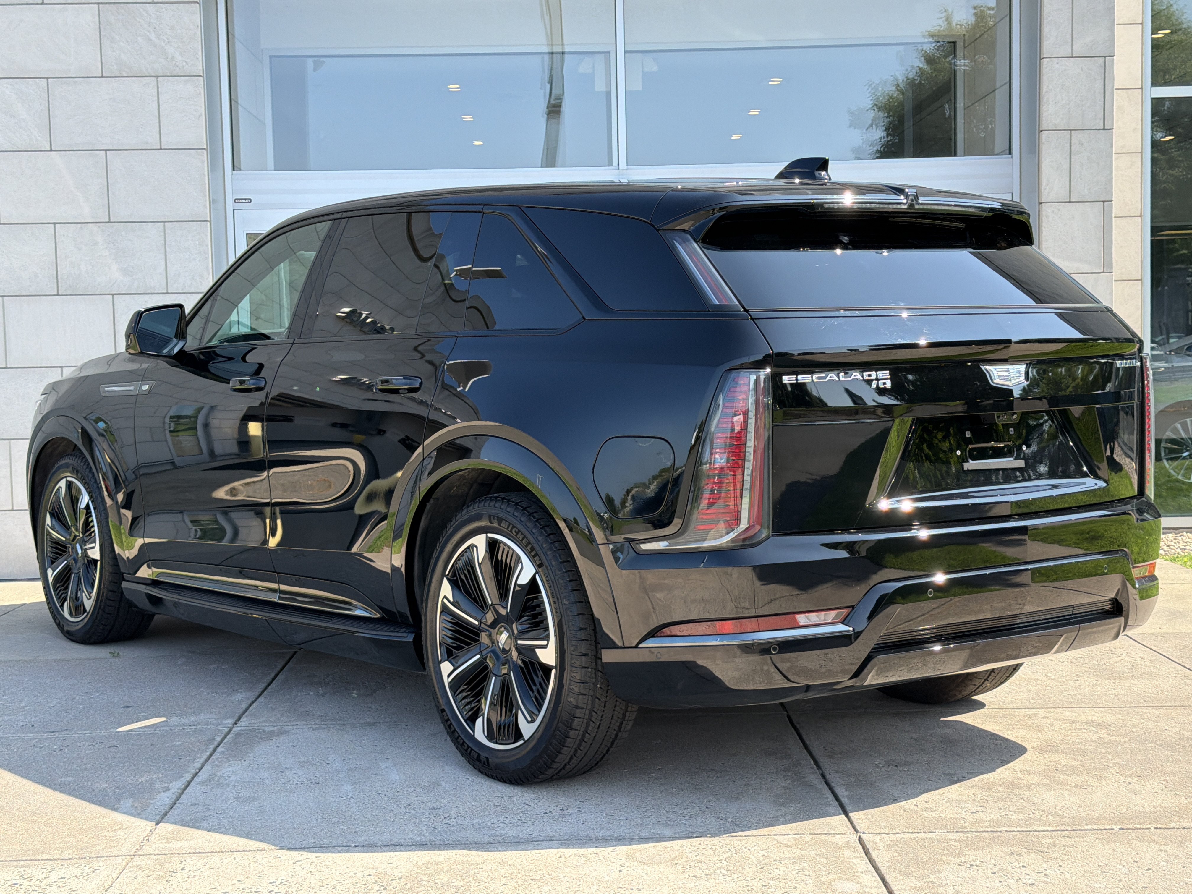 Used 2025 Cadillac Escalade IQ Sport 2 AWD/4WD image 9