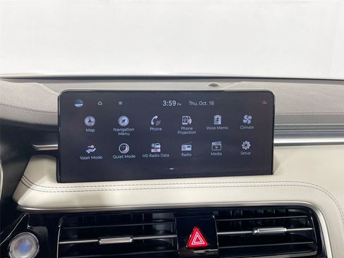 Used 2025 Genesis G70 2.5T image 14