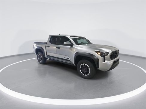 Used 2025 Toyota Tacoma TRD Off-Road image 2