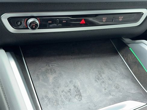 Used 2024 BMW X6 xDrive40i w/ Premium Package image 30