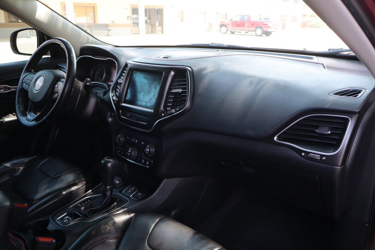 Used 2020 Jeep Cherokee Trailhawk w/ Comfort/Convenience Group AWD/4WD image 17