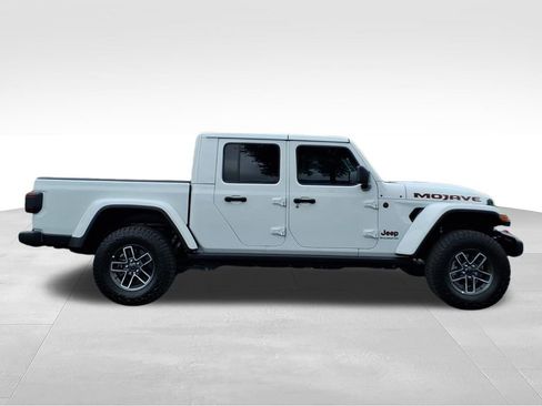 Used 2025 Jeep Gladiator Mojave w/ Convenience Group AWD/4WD image 4